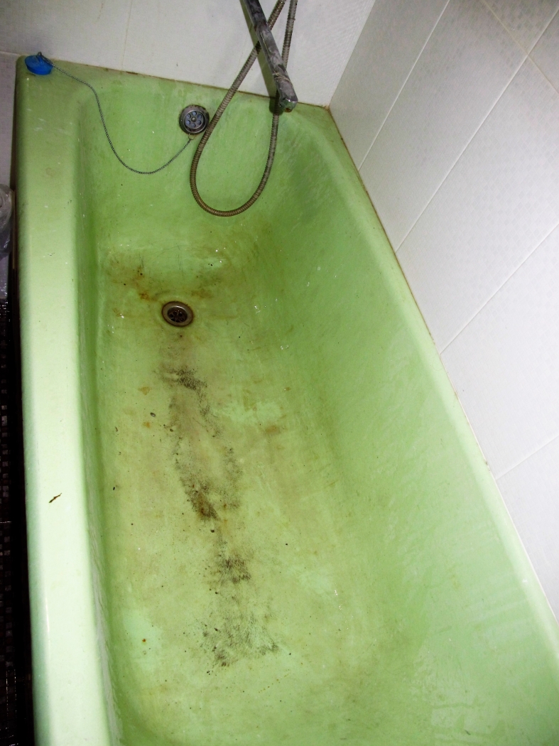 Восстановим чугунную ванну. Зеленая чугунная ванна. Восстановление чугунной ванны. Восстановленная чугунная ванна. Восстановление эмали на чугунной ванне.